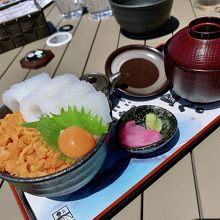 ウニイクラ丼