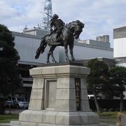 島根県庁前にあります