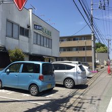 道路沿いの店舗