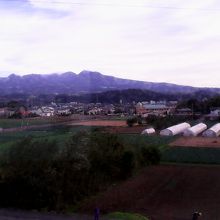 赤城山などの雄大な山並みがよく見えますが窓が汚れてたのが残念