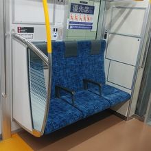 優先席（肘掛け付き）の様子です。