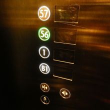 これだけのボタンしかないエレベーター