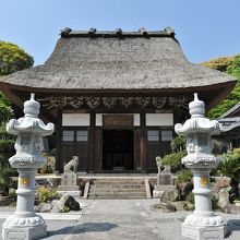 屋根が味わい深い