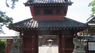 楼門がある古刹