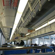 前向きのシート席