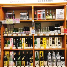 日本酒コーナーは充実しています