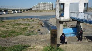 橋の無い時代は渡し舟が重要でした