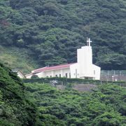 上五島に着岸したクルーズ船から高台にある跡次教会が望めました。
