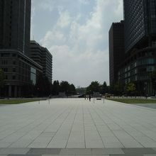 行幸通りから皇居へと続く大空間