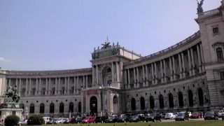 地味目の宮殿です