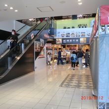 エスカレーターまであります