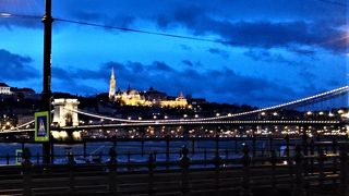 ブダペストの人気観光名所の橋