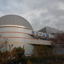 東花園の科学館です。