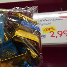 クリスマス用チョコレート400g  29%off 2.99?