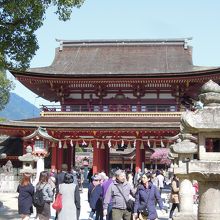 太鼓橋側の二重門