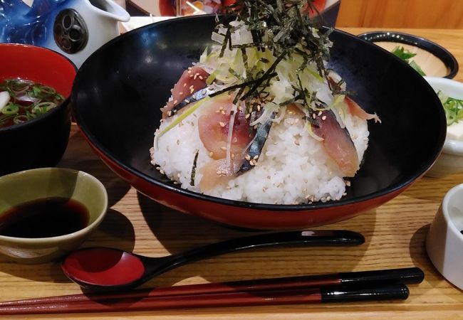 海鮮丼と唐揚げランチと。