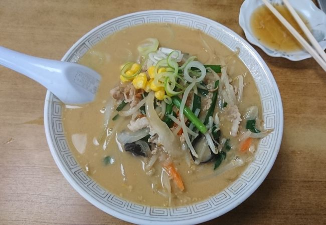 昭和の雰囲気のままの小さな大衆食堂