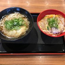 えきそばとかつ丼。