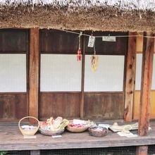 素朴な土産物屋です