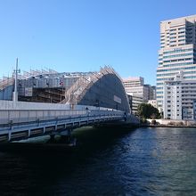 工事中の永代橋。