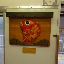 戸袋にある鯛の造形