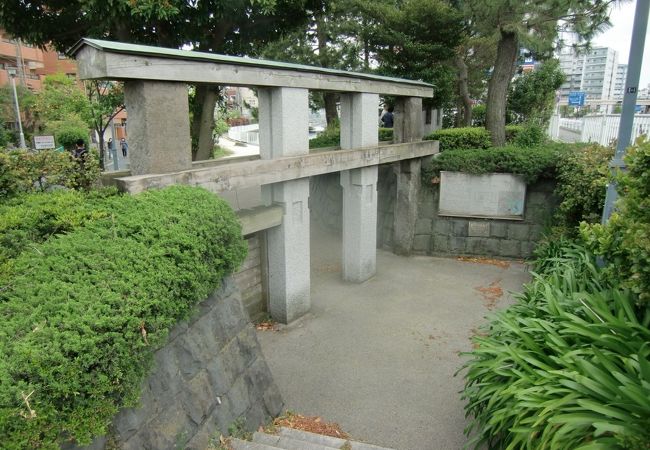 泥亀新田開拓の史跡が平潟湾近くの姫の島公園の国道16号線反対側に