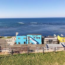 宗谷岬公園からみた流氷館
