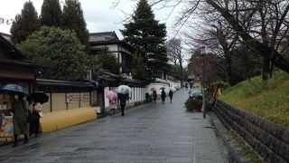 美しい石畳の道です