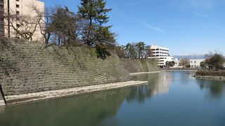 土休日は守衛室前でスタンプ押印可能。