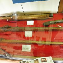 大小様々な形状の様々な火縄銃