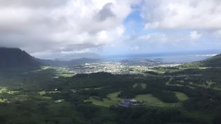 断崖絶壁から望むハワイの景色