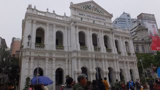 セナド広場にある白い建物