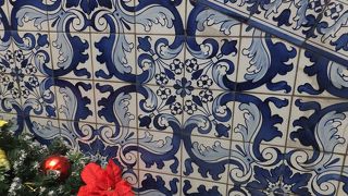 青いタイルが綺麗