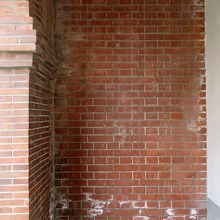 煉瓦もしばらく手入れがなされていなかったと思われます