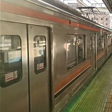 新松戸で常磐線と接続