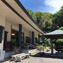 坂の上にある本堂？