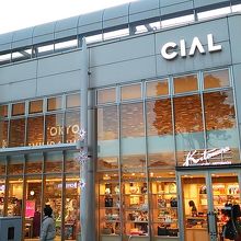 1月上旬ということで壁面に冬っぽい電飾飾りもありました