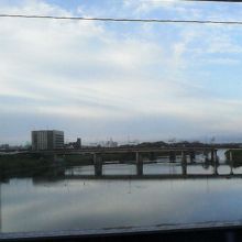 庄内川を渡るなど開放感のある車窓もあります