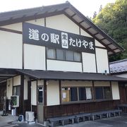 町の中心部から　少しばかり山道を　登る。