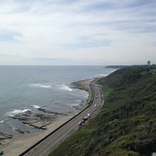 灯台下の海岸線