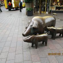 ゼーゲ通りの豚の像