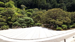 シンプルな砂の造形美