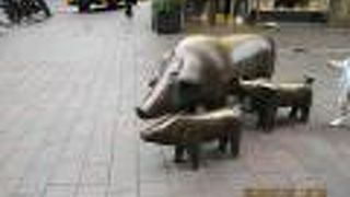 旧市街へと続く通り