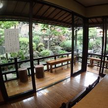 男湯にある日本庭園と縁側(毎週水曜日女湯になる）