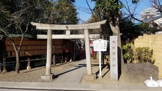 富岡八幡宮より以前からあった地主神
