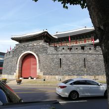 水原華城(スウォンファソン)の門
