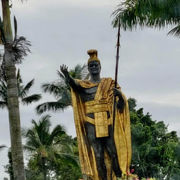 カメハメハ大王像がある