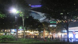 夜のプラザ シンガプーラ