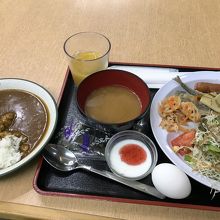 朝食は無料ですが種類は充実しています