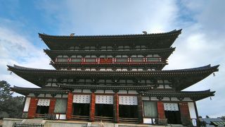  時の天皇が　妻の病気平癒を祈願して建立した世界遺産